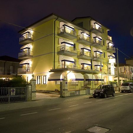Hotel Fortunella Lido di Camaiore Extérieur photo